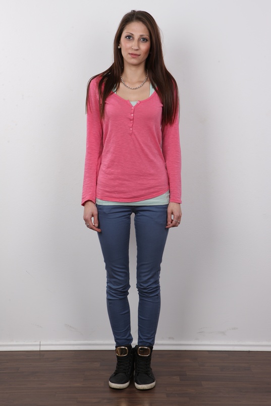 2. Download full pics of Anna (25) from czechcasting.com