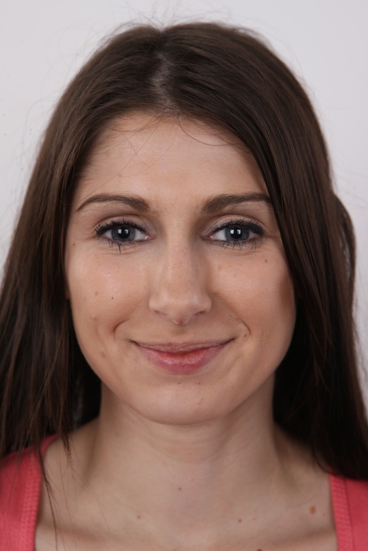 1. Download full pics of Sandra (23) from czechcasting.com