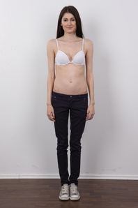 4. Download full pics of Sandra (23) from czechcasting.com