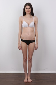 7. Download full pics of Sandra (23) from czechcasting.com