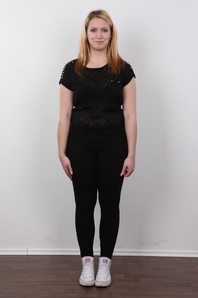 2. Download full pics of Nikol (22) from czechcasting.com