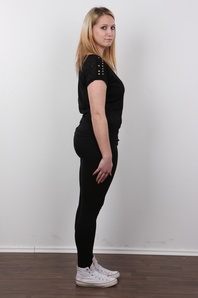 3. Download full pics of Nikol (22) from czechcasting.com