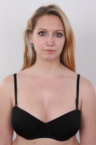 6. Download full pics of Nikol (22) from czechcasting.com