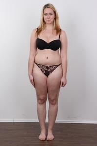 7. Download full pics of Nikol (22) from czechcasting.com