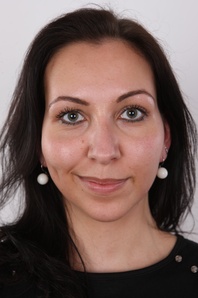 1. Download full pics of Zuzana (24) from czechcasting.com