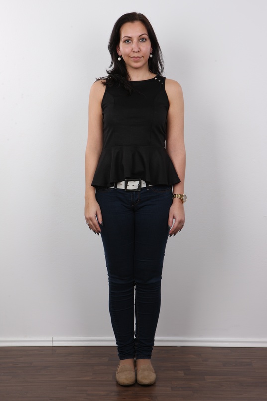 2. Download full pics of Zuzana (24) from czechcasting.com