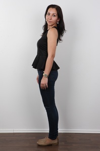 3. Download full pics of Zuzana (24) from czechcasting.com