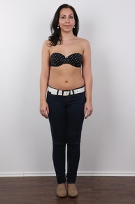 4. Download full pics of Zuzana (24) from czechcasting.com