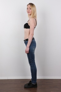 5. Download full pics of Christyna (18) from czechcasting.com