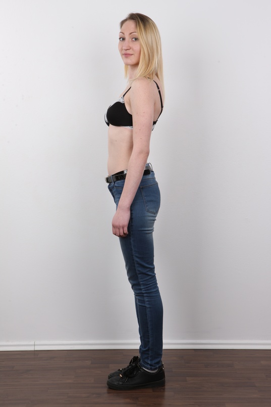 5. Download full pics of Christyna (18) from czechcasting.com