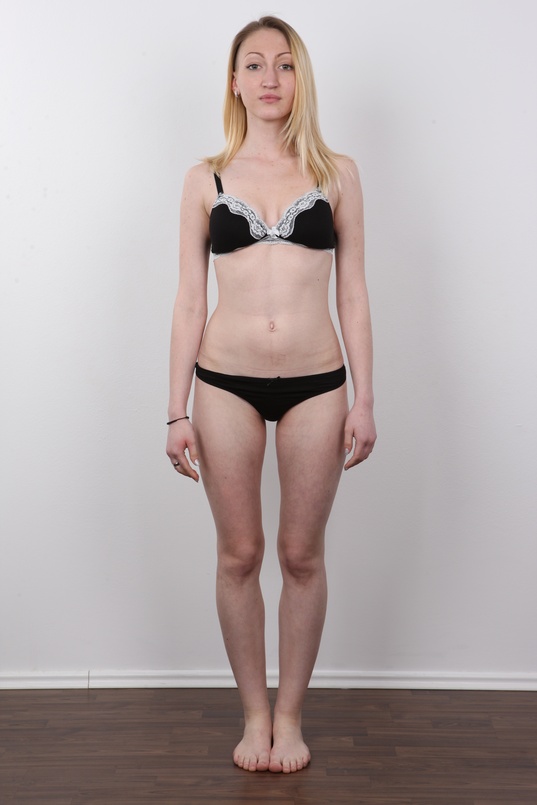 7. Download full pics of Christyna (18) from czechcasting.com