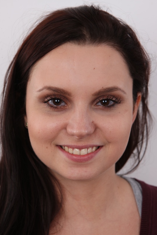 1. Download full pics of Tereza (20) from czechcasting.com