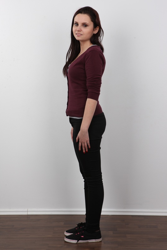 3. Download full pics of Tereza (20) from czechcasting.com