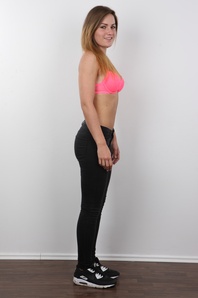 5. Download full pics of Sara (21) from czechcasting.com