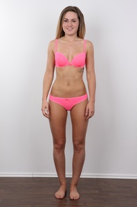 7. Download full pics of Sara (21) from czechcasting.com