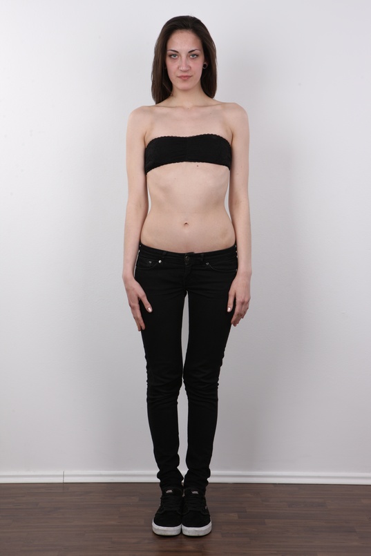 4. Download full pics of Michaela (19) from czechcasting.com