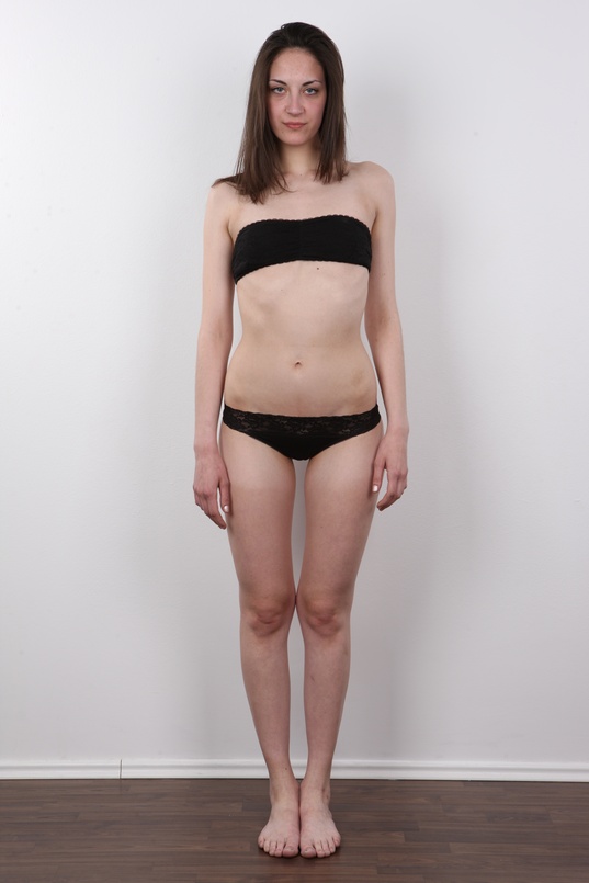 7. Download full pics of Michaela (19) from czechcasting.com