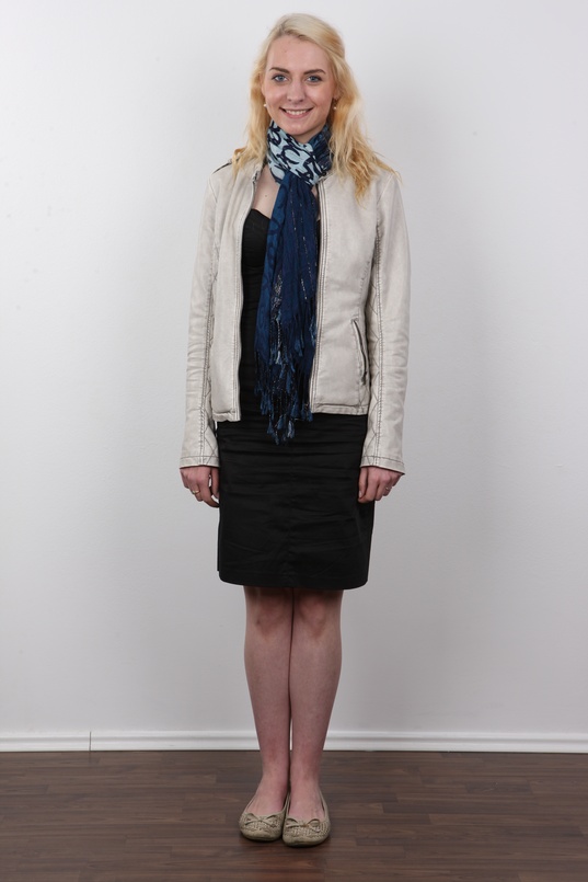 2. Download full pics of Marie (20) from czechcasting.com