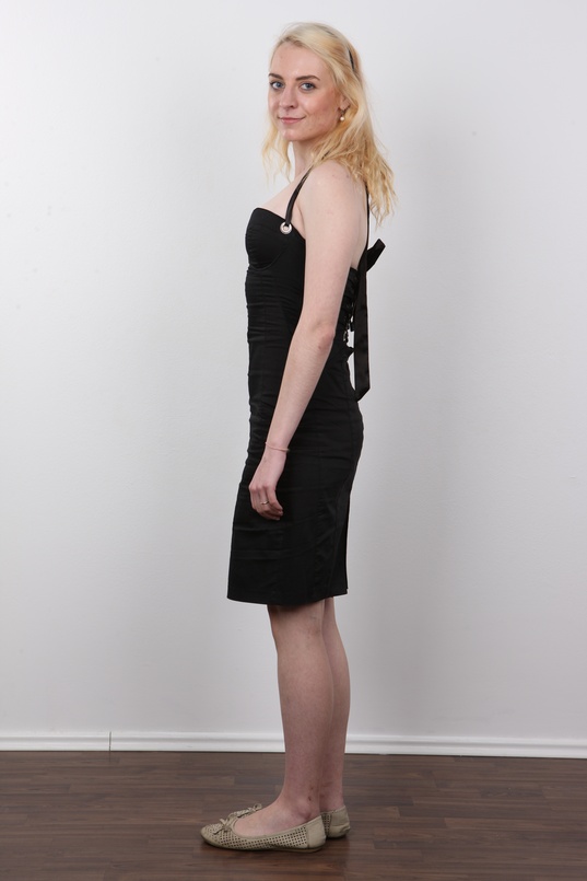 3. Download full pics of Marie (20) from czechcasting.com