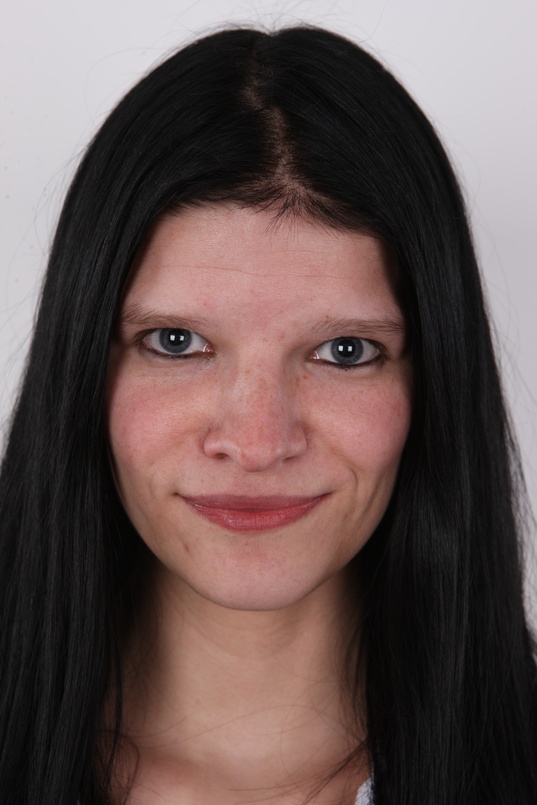 1. Download full pics of Dominika (23) from czechcasting.com