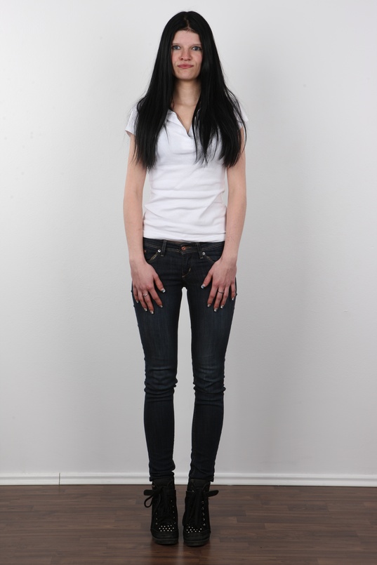 2. Download full pics of Dominika (23) from czechcasting.com