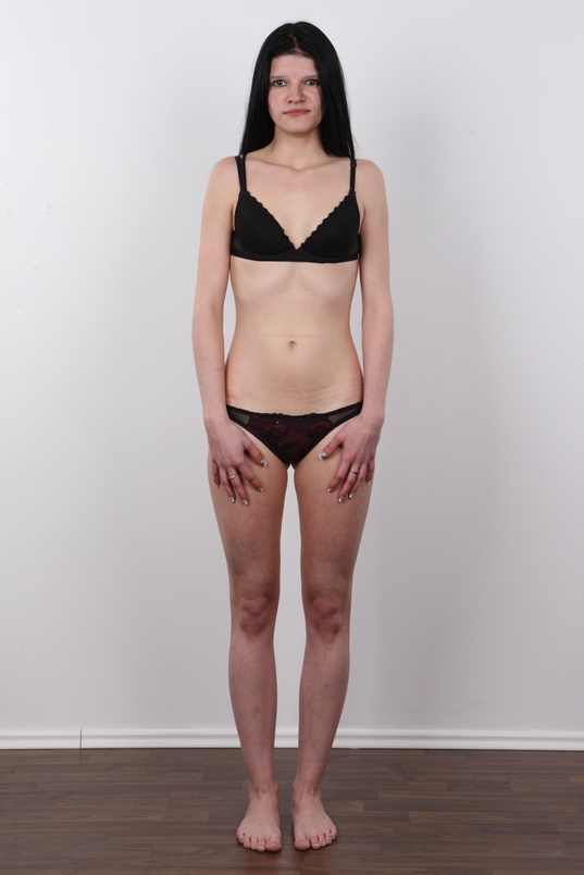 7. Download full pics of Dominika (23) from czechcasting.com