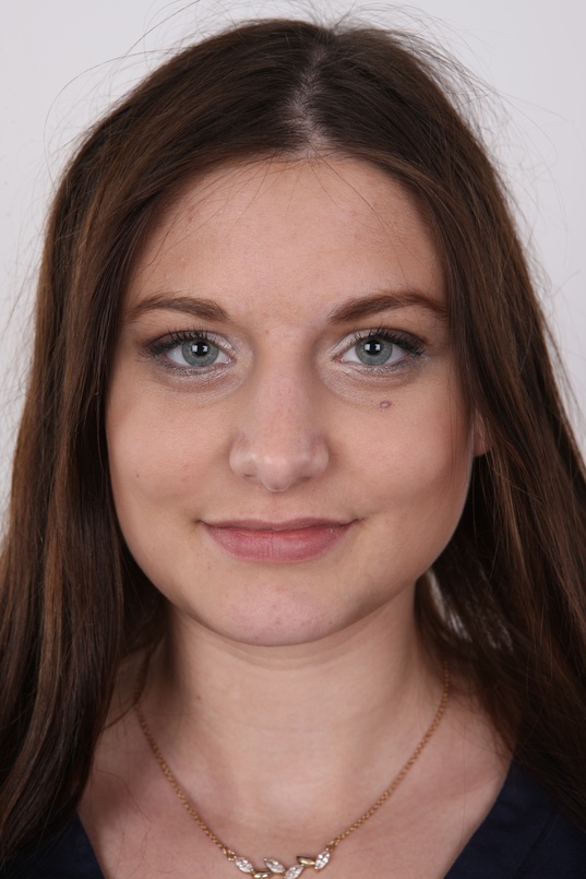 1. Download full pics of Lucie (22) from czechcasting.com