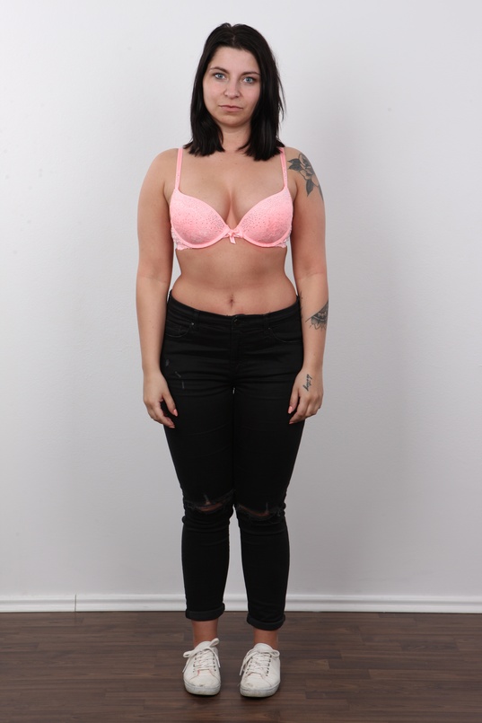 4. Download full pics of Katka (25) from czechcasting.com