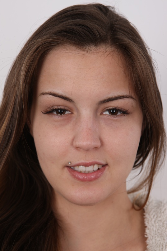 1. Download full pics of Stepanka (23) from czechcasting.com