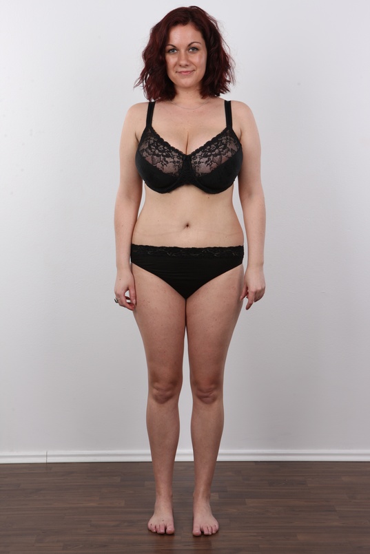 4. Download full pics of Karolina (29) from czechcasting.com