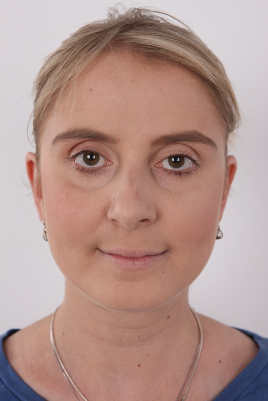 1. Download full pics of Lucie (25) from czechcasting.com