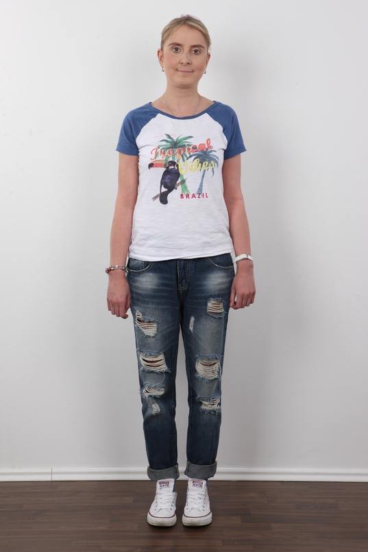 2. Download full pics of Lucie (25) from czechcasting.com