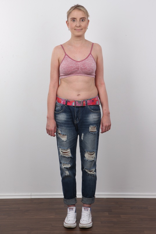 4. Download full pics of Lucie (25) from czechcasting.com