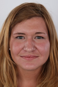 1. Download full pics of Veronika (19) from czechcasting.com