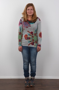 2. Download full pics of Veronika (19) from czechcasting.com