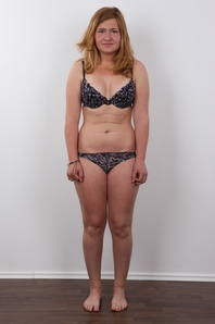 7. Download full pics of Veronika (19) from czechcasting.com
