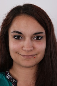 1. Download full pics of Jitka (21) from czechcasting.com