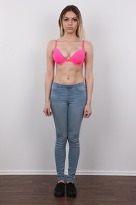 3. Download full pics of Dominika (19) from czechcasting.com