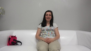 1. Download full pics of Simona (23) from czechcasting.com