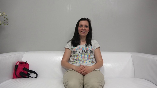 1. Download full pics of Simona (23) from czechcasting.com