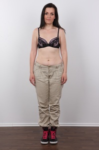 4. Download full pics of Simona (23) from czechcasting.com