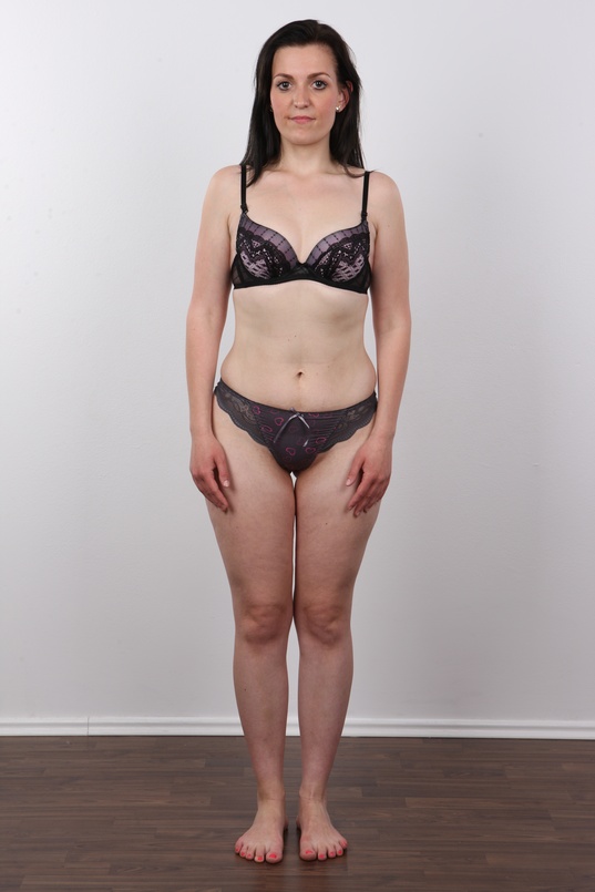 7. Download full pics of Simona (23) from czechcasting.com