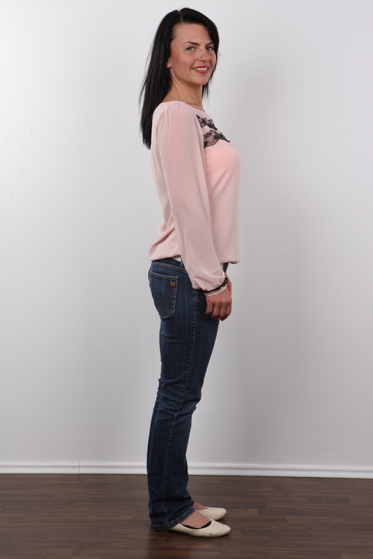 3. Download full pics of Michaela (34) from czechcasting.com