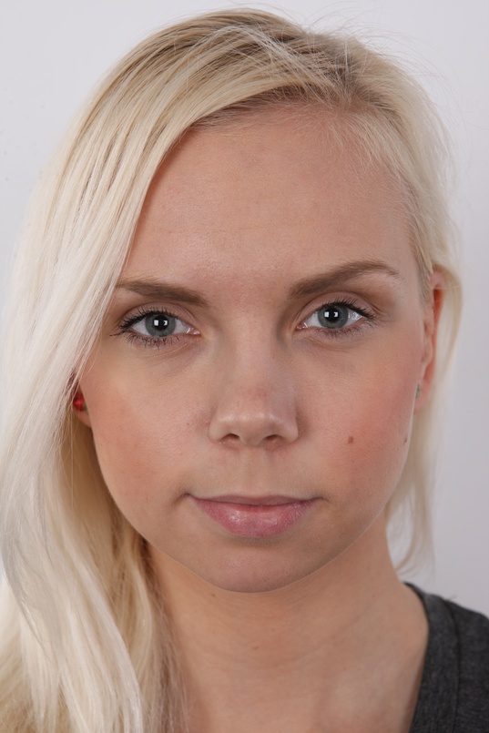 1. Download full pics of Martina (24) from czechcasting.com