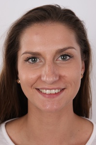 1. Download full pics of Karolina (28) from czechcasting.com