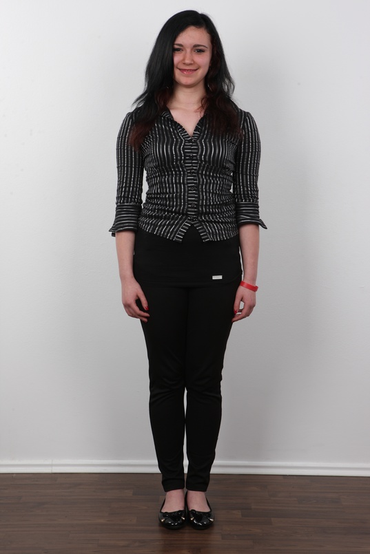 2. Download full pics of Nikola (18) from czechcasting.com