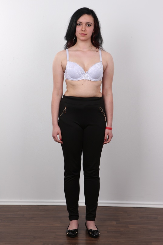 4. Download full pics of Nikola (18) from czechcasting.com