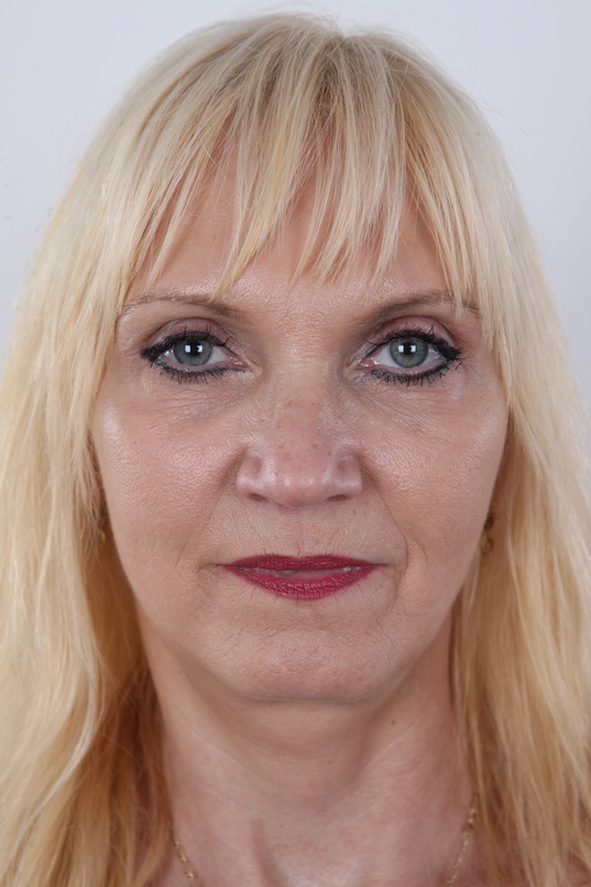 1. Download full pics of Helena (52) from czechcasting.com