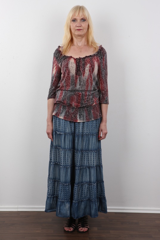 2. Download full pics of Helena (52) from czechcasting.com