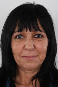 1. Download full pics of Simona (47) from czechcasting.com